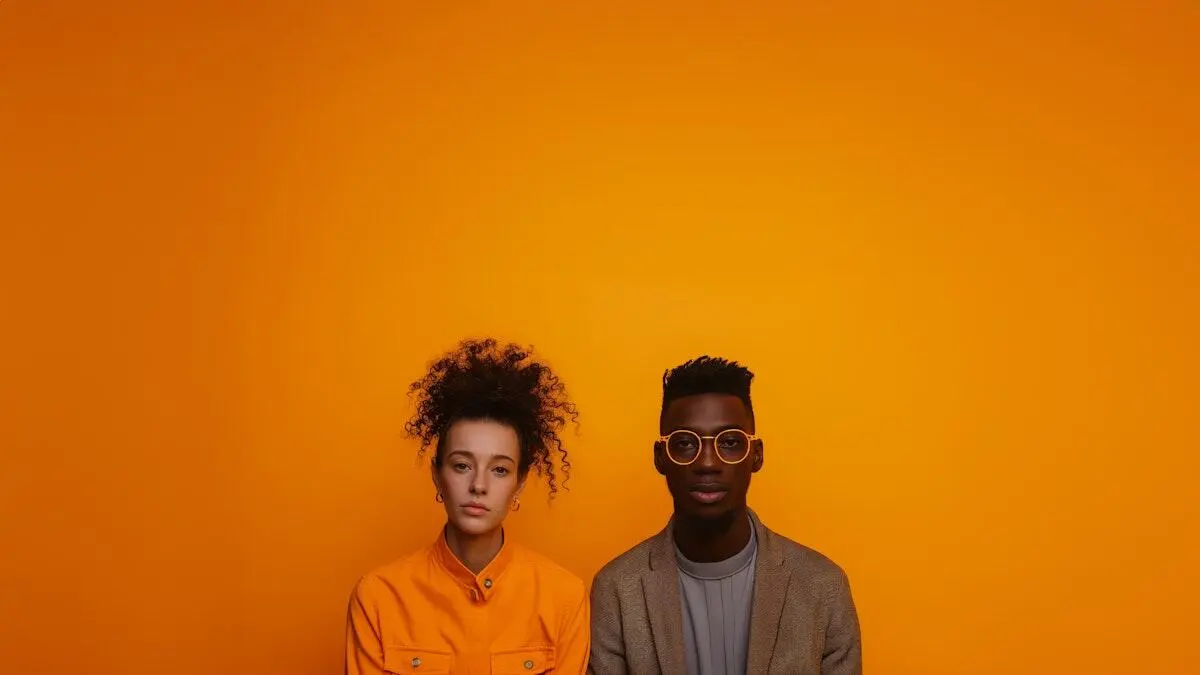 Paysage du Pays de Retz avec un ordinateur portable affichant un site web.